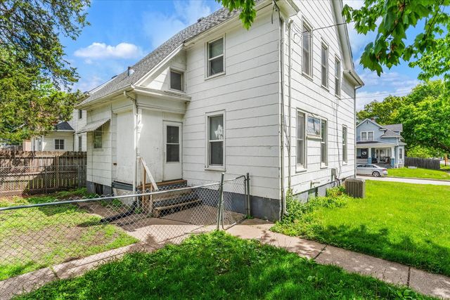 706 N Howell Street, Davenport, IA 52802