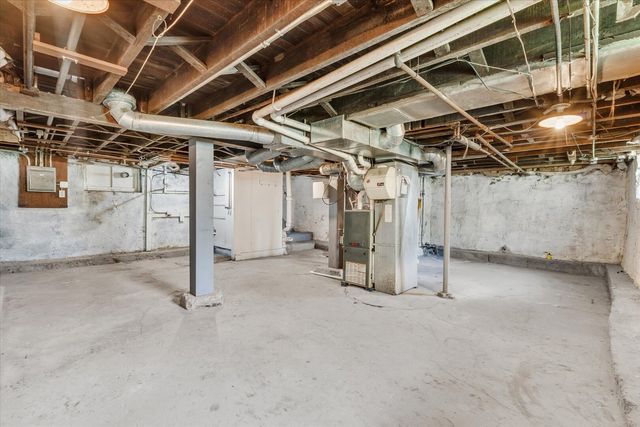 706 N Howell Street, Davenport, IA 52802