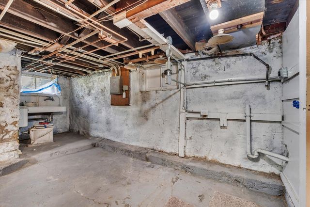 706 N Howell Street, Davenport, IA 52802