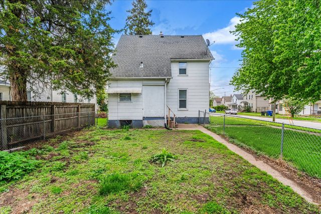 706 N Howell Street, Davenport, IA 52802
