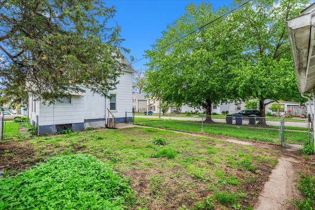 706 N Howell Street, Davenport, IA 52802