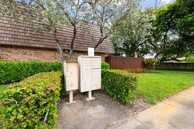 2512 SW 15th Street, Deerfield Beach, FL 33442