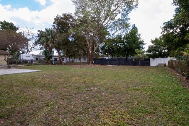 6860 Broadmoor, North Lauderdale, FL 33068