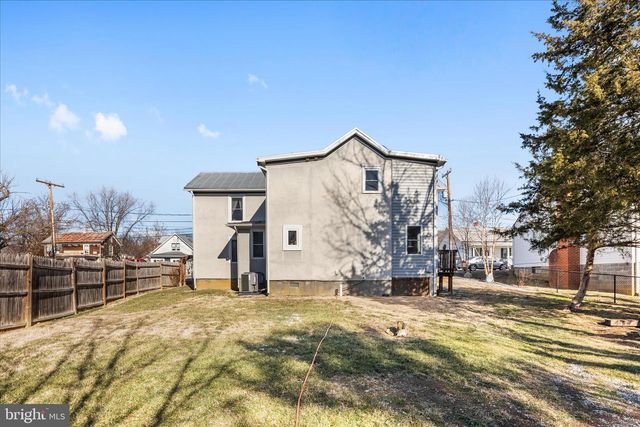 445 ASH ST, Strasburg, VA 22657