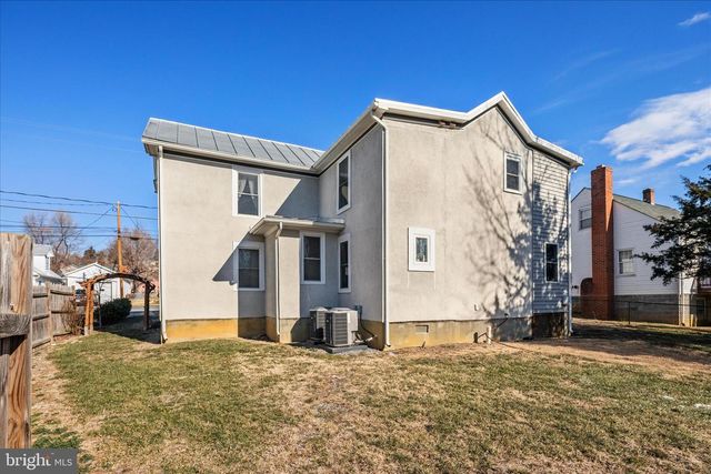 445 ASH ST, Strasburg, VA 22657