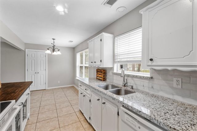 353 Wild Oak Drive, Huffman, TX 77336