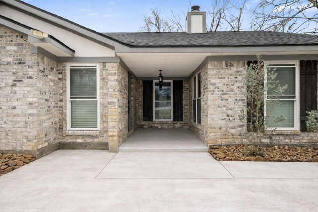 353 Wild Oak Drive, Huffman, TX 77336