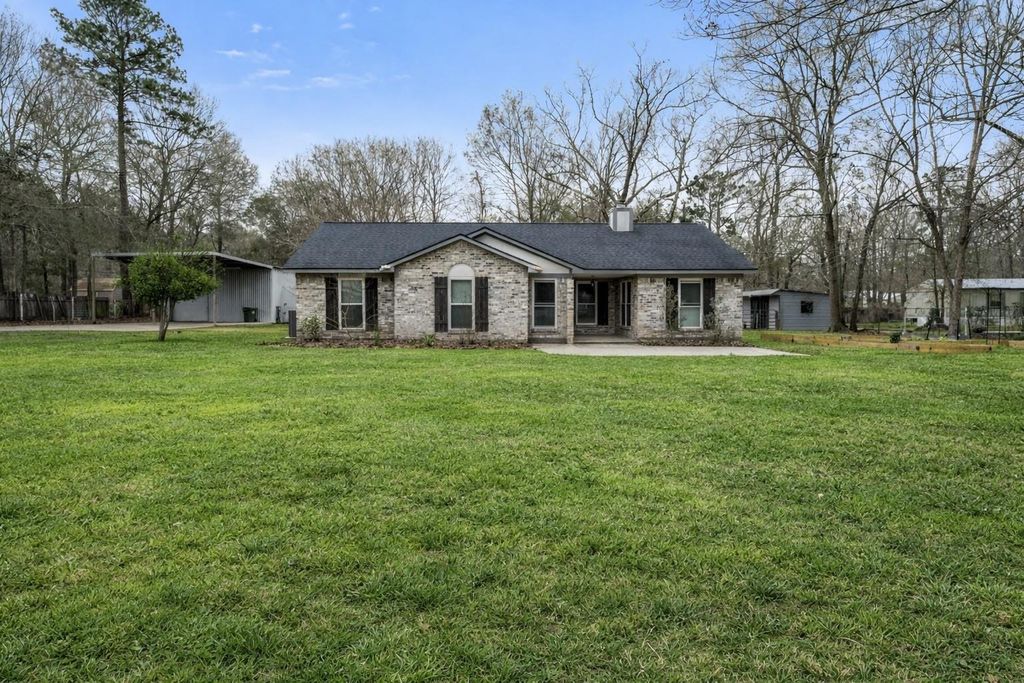 353 Wild Oak Drive, Huffman, TX 77336