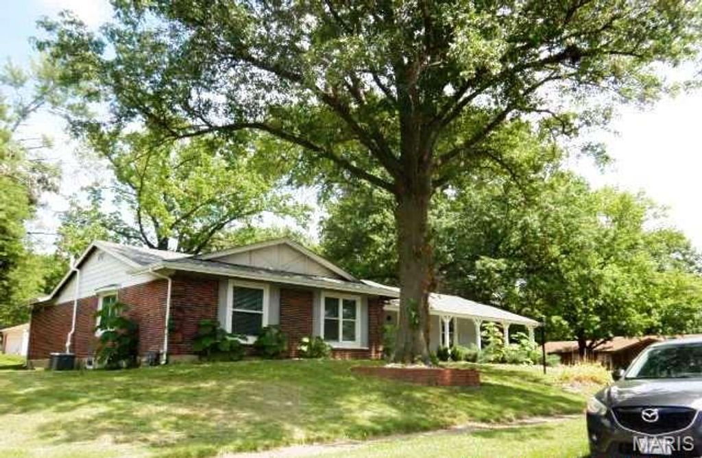 11720 Sheffield Drive, Florissant, MO 63033