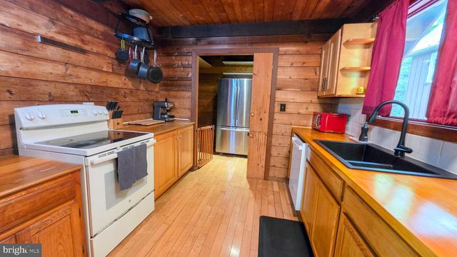 3548 RIDGE RD, Glen Rock, PA 17327