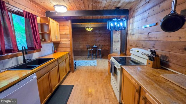 3548 RIDGE RD, Glen Rock, PA 17327