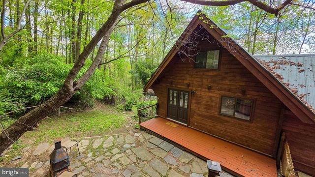 3548 RIDGE RD, Glen Rock, PA 17327
