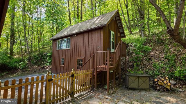 3548 RIDGE RD, Glen Rock, PA 17327