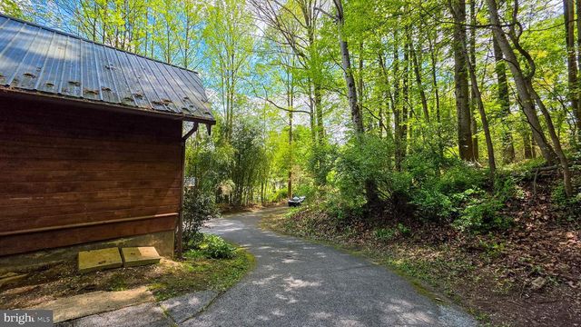 3548 RIDGE RD, Glen Rock, PA 17327