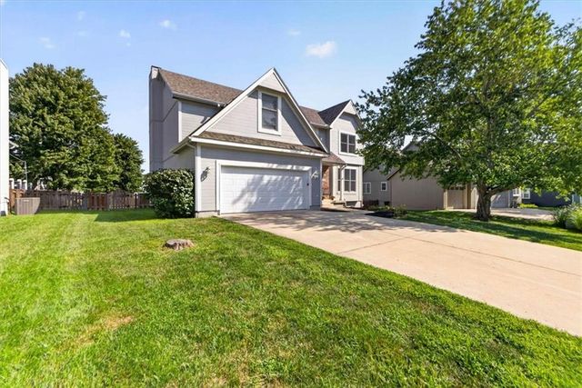 1037 SW Sunflower Drive, Lee's Summit, MO 64081