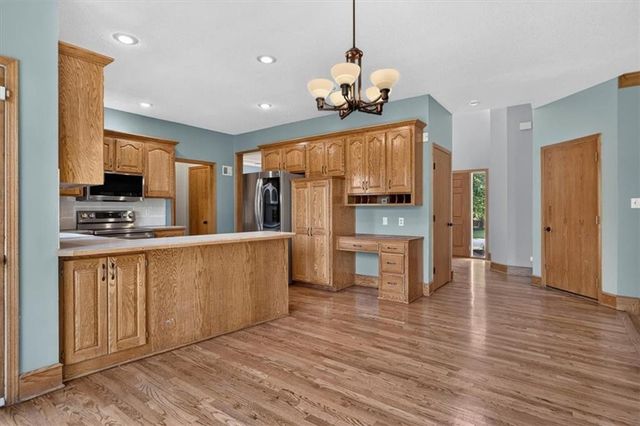 1037 SW Sunflower Drive, Lee's Summit, MO 64081