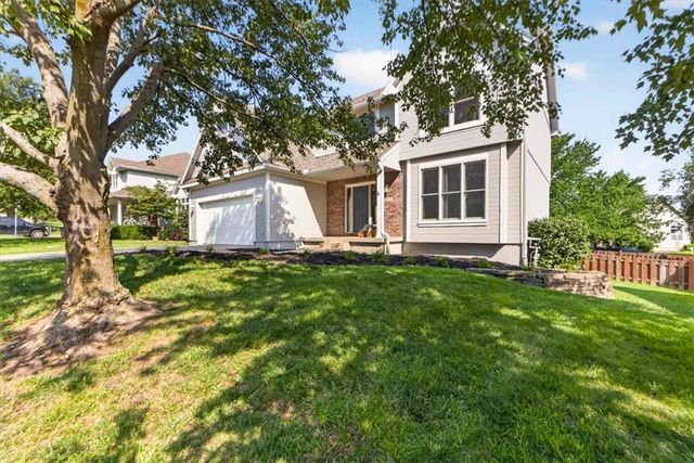 1037 SW Sunflower Drive, Lee's Summit, MO 64081