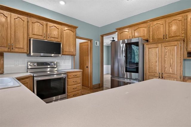 1037 SW Sunflower Drive, Lee's Summit, MO 64081