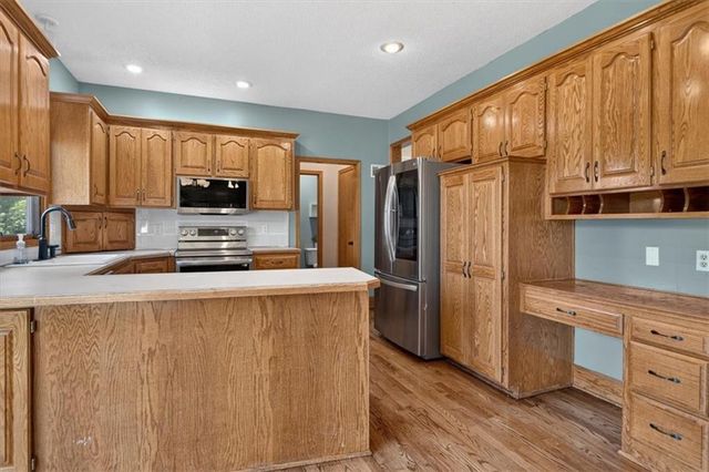 1037 SW Sunflower Drive, Lee's Summit, MO 64081
