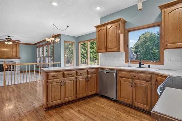 1037 SW Sunflower Drive, Lee's Summit, MO 64081