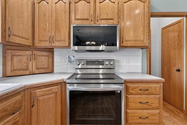 1037 SW Sunflower Drive, Lee's Summit, MO 64081