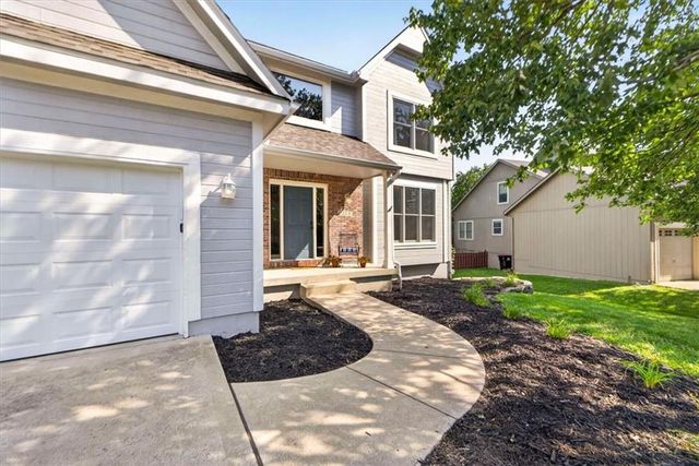 1037 SW Sunflower Drive, Lee's Summit, MO 64081