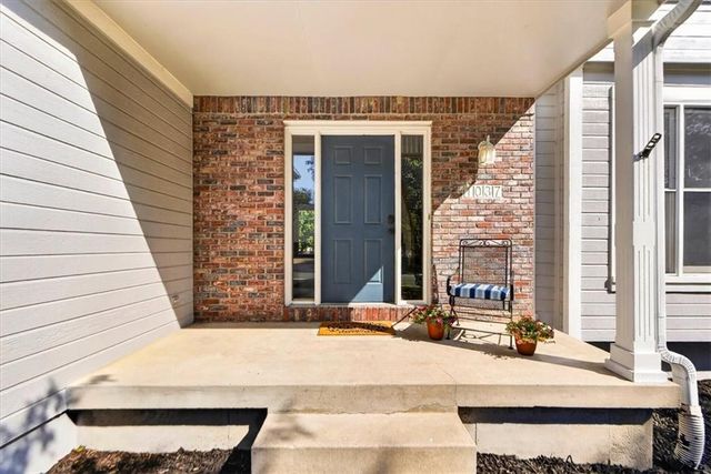 1037 SW Sunflower Drive, Lee's Summit, MO 64081