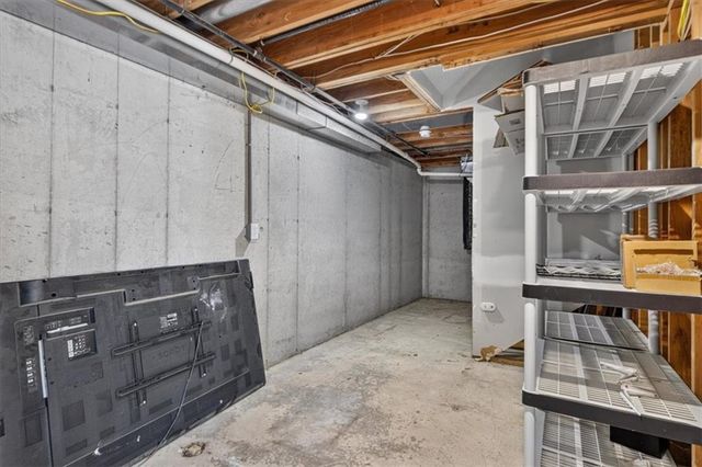 1037 SW Sunflower Drive, Lee's Summit, MO 64081