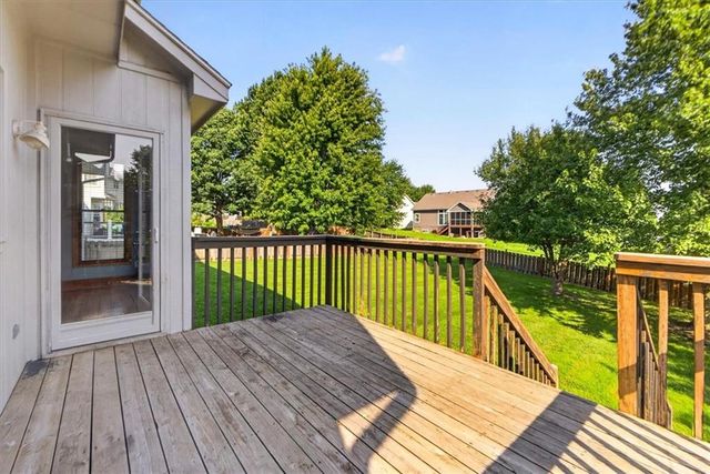 1037 SW Sunflower Drive, Lee's Summit, MO 64081