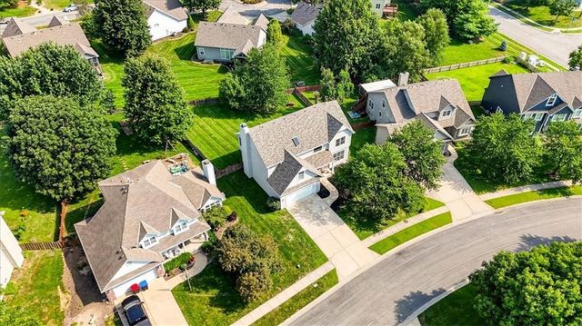 1037 SW Sunflower Drive, Lee's Summit, MO 64081