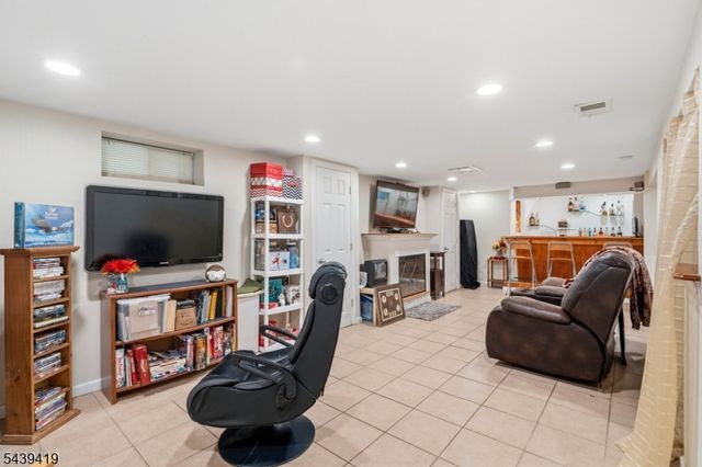 1118 Stockton Rd, Linden City, NJ 07036