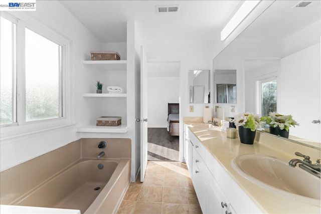 176 Bedford, Hercules, CA 94547