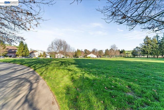 176 Bedford, Hercules, CA 94547