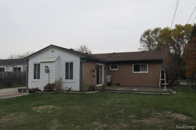 18044 Edgefield Drive, Clinton Township, MI 48035