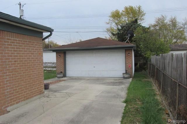 18044 Edgefield Drive, Clinton Township, MI 48035