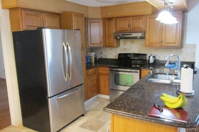 18044 Edgefield Drive, Clinton Township, MI 48035