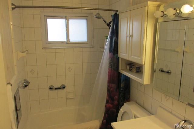 18044 Edgefield Drive, Clinton Township, MI 48035