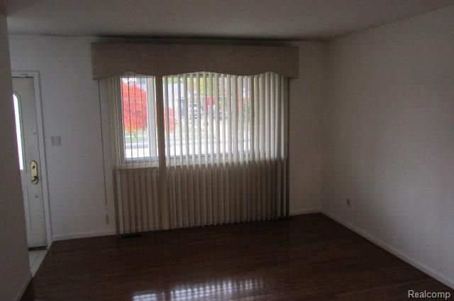 18044 Edgefield Drive, Clinton Township, MI 48035