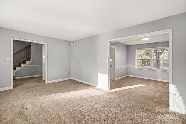 6520 Farmingdale Drive, Charlotte, NC 28212