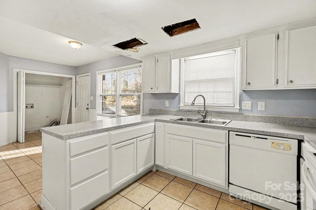 6520 Farmingdale Drive, Charlotte, NC 28212