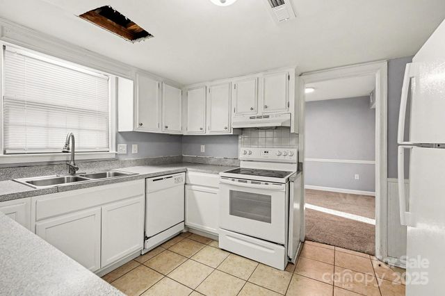 6520 Farmingdale Drive, Charlotte, NC 28212