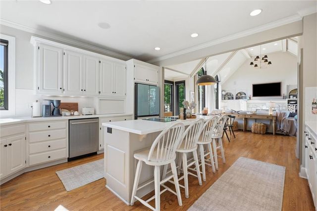 1425 Woodbury Drive, Liberty, MO 64068