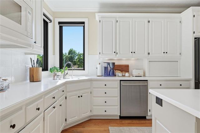 1425 Woodbury Drive, Liberty, MO 64068