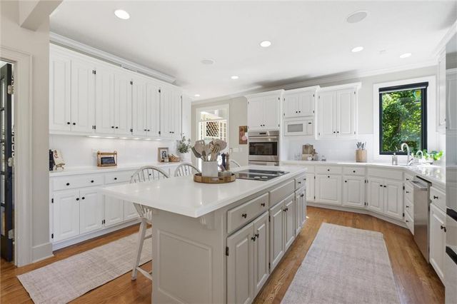 1425 Woodbury Drive, Liberty, MO 64068