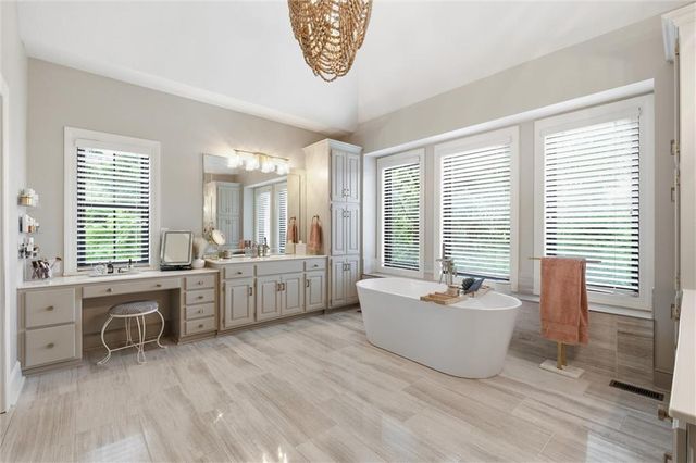 1425 Woodbury Drive, Liberty, MO 64068