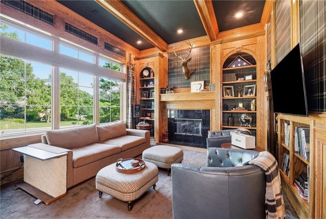 1425 Woodbury Drive, Liberty, MO 64068