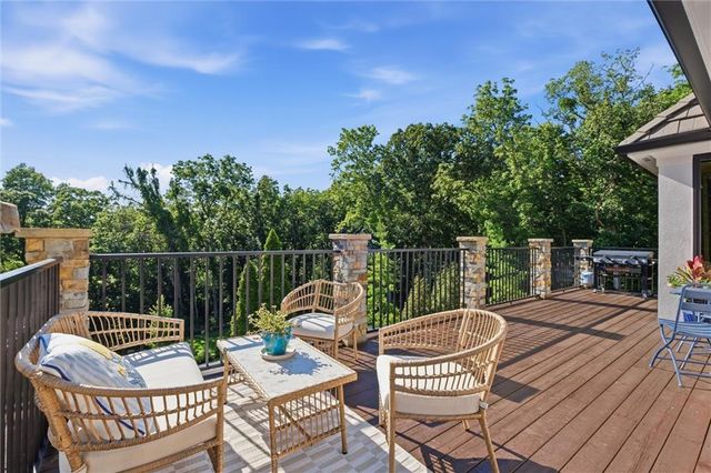 1425 Woodbury Drive, Liberty, MO 64068