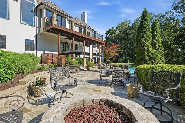 1425 Woodbury Drive, Liberty, MO 64068