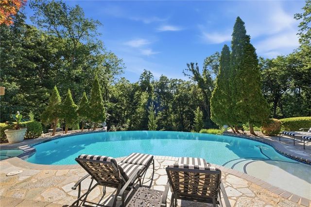1425 Woodbury Drive, Liberty, MO 64068
