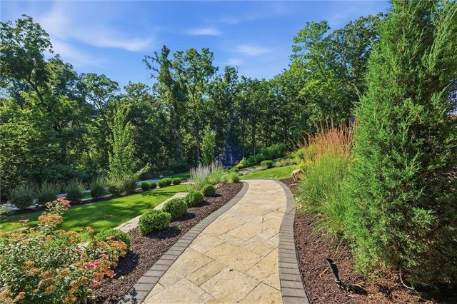 1425 Woodbury Drive, Liberty, MO 64068